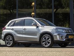 Grijs (metallic) Gebruikt 2022 Suzuki Vitara Style SUV | € 19.950