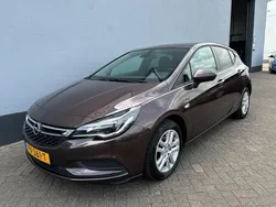 Bruin Gebruikt 2017 Opel Astra Edition Hatchback | € 11.950 (Eerlijke prijs)
