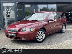 Rood, metallic lak Gebruikt 2006 Volvo V70 Stationwagen | € 11.950