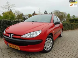 Rood Gebruikt 2004 Peugeot 206 Hatchback | € 1.499 (Eerlijke prijs)