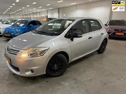 Grijs, metallic lak Gebruikt 2010 Toyota Auris Comfort Hatchback | € 4.949 (Eerlijke prijs)