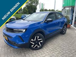 Blauw, metallic lak Gebruikt 2024 Opel Mokka SUV | € 21.950 (Eerlijke prijs)