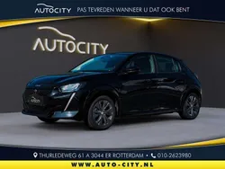 Zwart, metallic lak Gebruikt 2022 Peugeot e-208 Active Hatchback | € 18.950 (Super prijs)