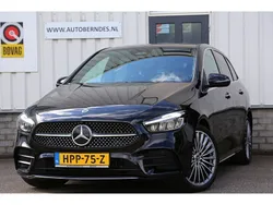 Zwart, metallic lak Gebruikt 2024 Mercedes B250 AMG line MPV | € 38.900 (Eerlijke prijs)