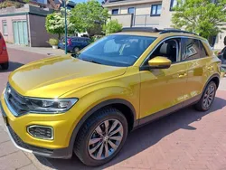 Geel Gebruikt 2021 VW T-Roc Business SUV | € 27.750 (Goede deal)
