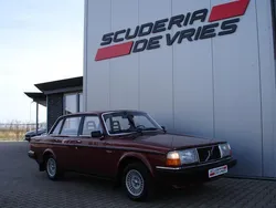 Rood Gebruikt 1983 Volvo 244 Sedan | € 16.950