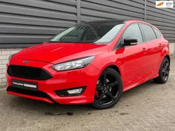 Rood Gebruikt 2016 Ford Focus ST-Line Hatchback | € 10.950 (Eerlijke prijs)
