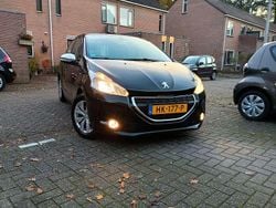 Zwart Gebruikt 2013 Peugeot 208 Hatchback | € 4.400 (Goede deal)