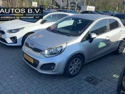 Grijs, metallic lak Gebruikt 2012 Kia Rio 4 Hatchback | € 6.450 (Eerlijke prijs)
