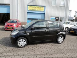 Zwart Gebruikt 2007 Daihatsu Sirion Hatchback | € 1.745 (Eerlijke prijs)