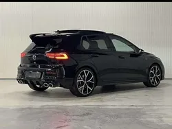 Gebruikt 2021 VW Golf VIII R Sedan | € 43.500 (Eerlijke prijs)