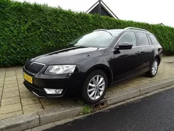 Zwart Gebruikt 2016 Skoda Octavia Stationwagen | € 7.950 (Goede deal)