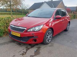 Rood (metallic) Gebruikt 2016 Peugeot 308 Style Hatchback | € 3.500