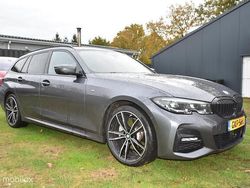 Grijs Gebruikt 2021 BMW 320 M Sport Stationwagen | € 28.900 (Eerlijke prijs)