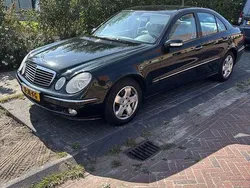Zwart Gebruikt 2002 Mercedes E240 Avantgarde Sedan | € 2.750 (Goede deal)