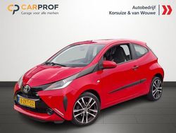 Rood Gebruikt 2015 Toyota Aygo X-play Hatchback | € 7.449 (Goede deal)