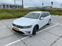 Wit Gebruikt 2015 VW Passat Highline Stationwagen | € 14.999 (Iets duurder)