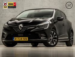 Zwart (metallic) Gebruikt 2022 Renault Clio V Techno Hatchback | € 12.745 (Eerlijke prijs)