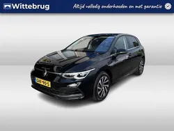Zwart, metallic lak Gebruikt 2021 VW Golf VIII Style Hatchback | € 23.950 (Goede deal)