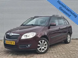Rood, metallic lak Gebruikt 2010 Skoda Fabia Stationwagen | € 2.248 (Goede deal)