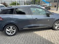 Titaniumgrijs kpn Gebruikt 2017 Renault Clio GrandTour LIMITED Stationwagen | € 10.445 (Eerlijke prijs)