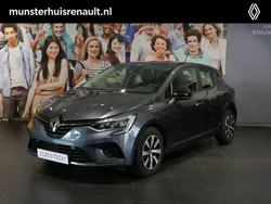 Gris titanium kpn (grijs metallic) Gebruikt 2022 Renault Clio V Equilibre Hatchback | € 17.495 (Goede deal)