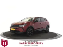 Rood, metallic lak Gebruikt 2023 Opel Grandland X SUV | € 30.900 (Eerlijke prijs)