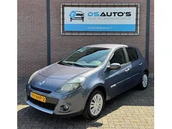 Grijs Gebruikt 2010 Renault Clio II Collection Hatchback | € 2.899 (Eerlijke prijs)