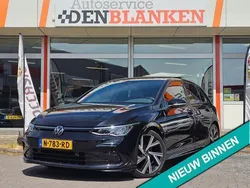 Zwart Gebruikt 2021 VW Golf VIII R-line Hatchback | € 26.750 (Eerlijke prijs)