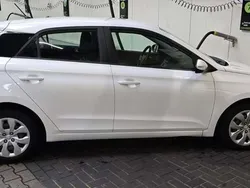 Wit Gebruikt 2016 Hyundai i20 Hatchback | € 10.950 (Eerlijke prijs)