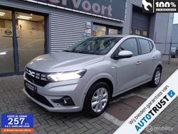 Grijs Gebruikt 2023 Dacia Sandero Expression Hatchback | € 15.850 (Goede deal)