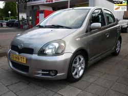 Grijs Gebruikt 2001 Toyota Yaris Sport Hatchback | € 1.500 (Goede deal)