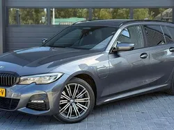 Grijs Gebruikt 2021 BMW 330e Executive Stationwagen | € 29.995 (Iets duurder)