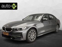 Grijs, metallic lak Gebruikt 2019 BMW 330e Sport Line Sedan | € 26.900 (Goede deal)
