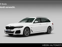 Wit Gebruikt 2022 BMW 530e Executive Stationwagen | € 41.880 (Eerlijke prijs)