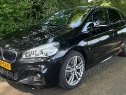 Zwart Gebruikt 2016 BMW 220 Executive Stationwagen | € 15.950 (Eerlijke prijs)