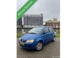 Blauw Gebruikt 2004 Fiat Idea Dynamic MPV | € 995 (Eerlijke prijs)