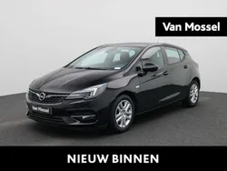 Zwart Gebruikt 2021 Opel Astra Edition Hatchback | € 12.900 (Iets duurder)