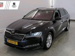 Zwart Gebruikt 2022 Skoda Superb Business Line Stationwagen | € 22.895 (Goede deal)
