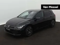 Zwart, metallic lak Nieuw 2024 VW Golf VIII Edition Hatchback | € 37.700 (Iets duurder)