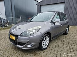 Grijs Gebruikt 2009 Renault Scénic III Expression MPV | € 2.999 (Goede deal)