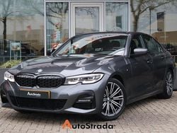 Grijs Gebruikt 2022 BMW 318 M Sport Sedan | € 27.900 (Goede deal)
