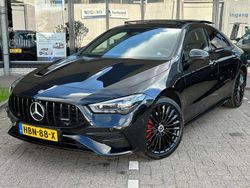 Zwart Gebruikt 2023 Mercedes CLA250e AMG line Sedan | € 45.450 (Eerlijke prijs)