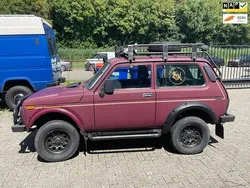 Rood Gebruikt 2004 Lada niva SUV | € 3.750