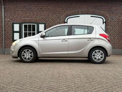Zilver Gebruikt 2009 Hyundai i20 Dynamiq MPV | € 3.650