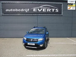 Blauw Gebruikt 2014 Dacia Sandero Lauréate Hatchback | € 6.350 (Eerlijke prijs)