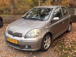 Grijs Gebruikt 2004 Toyota Yaris Sport Hatchback | € 2.750 (Goede deal)