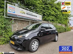 Zwart Gebruikt 2022 Toyota Aygo Hatchback | € 12.450 (Super prijs)
