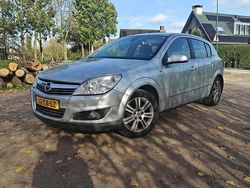 Zilver Gebruikt 2007 Opel Astra Executive Hatchback | € 899 (Super prijs)