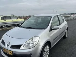 Grijs Gebruikt 2009 Renault Clio II Dynamique Hatchback | € 2.400 (Eerlijke prijs)